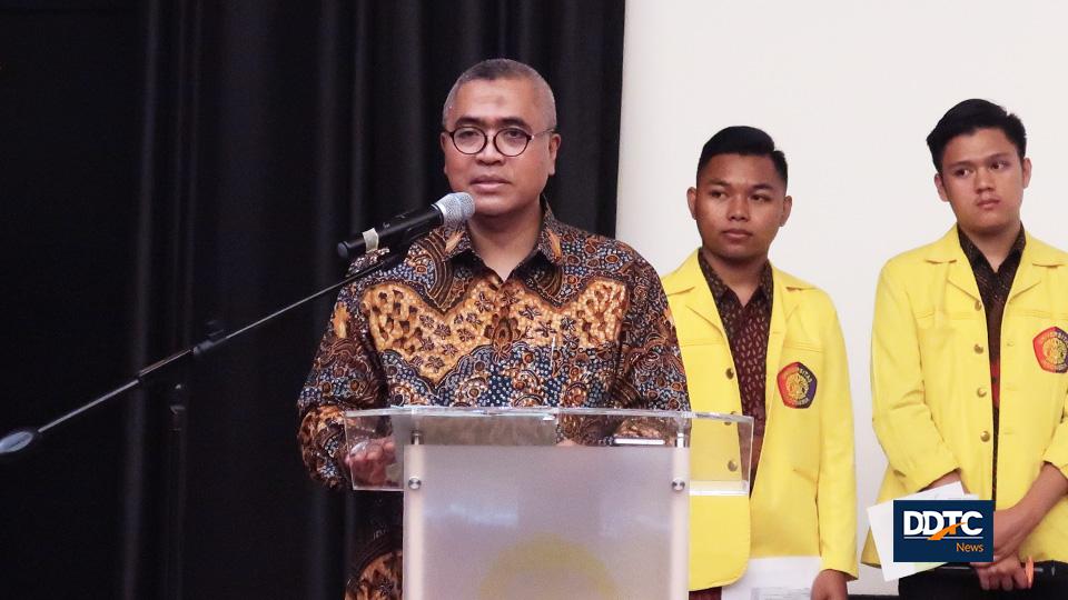 Dekan Fakultas Ilmu Administrasi Universitas Indonesia (FIA UI) Eko Prasojo menyampaikan sambutan dalam seminar nasional yang masuk dalam TAXPLORE 2019 di Auditorium Vokasi UI, Rabu (27/11/2019). 