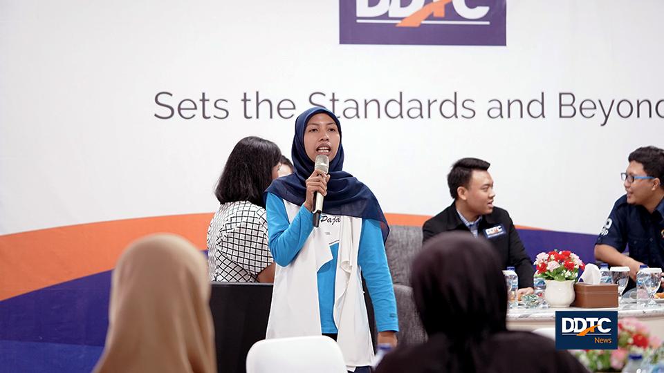  Dilanjutkan dengan pembukaan sesi materi oleh Rahma Team Cerita Pajak selaku Moderator.