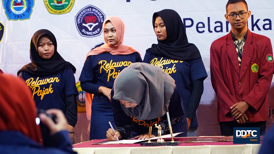 Penandatanganan Code of Conduct dan Pelantikan Relawan Pajak 2020, Sidoarjo, Selasa 18/02/2020.