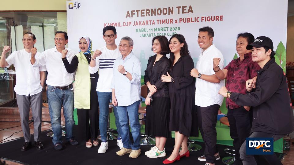 Foto bersama Kepala Kanwil DJP Jaktim Arfan bersama para artis dalam acara Afternoon Tea Kanwil DJP Jakarta Timur with Public Figure di Jakarta Golf Club, Rabu (11/3/2020).