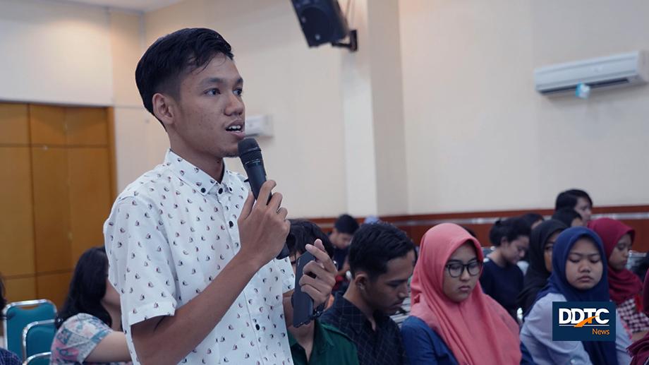 Sesi tanya jawab dalam kuliah umum