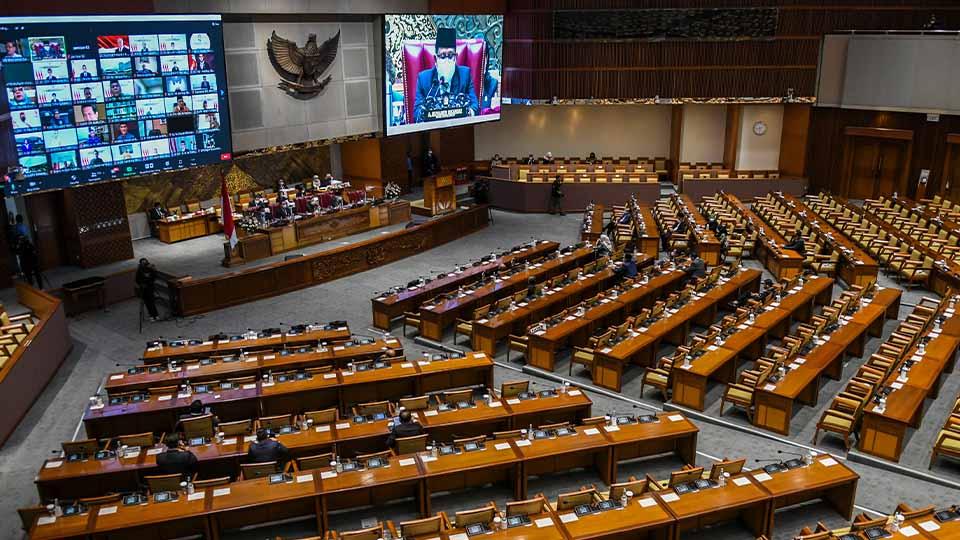 Suasana Rapat Paripurna DPR RI di Kompleks Parlemen, Jakarta, Selasa (24/8/2021). Agenda rapat adalah penyampaian tanggapan pemerintah terhadap pemandangan umum fraksi-fraksi atas RUU APBN 2022 beserta Nota Keuangannya serta RUU Pertanggungjawaban Pelaksanaan APBN 2020. ANTARA FOTO/Galih Pradipta/foc.