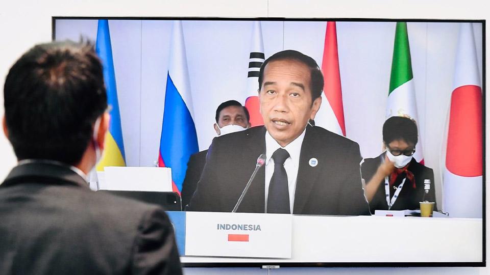 Presiden Indonesia Joko Widodo saat berbicara di sesi KTT G-20 di Roma, di Italia, Minggu (31/10/2021). BPMI Setpres/Laily Rachev