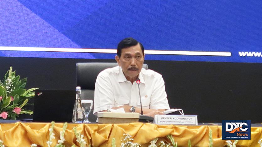 Menko Kemaritiman dan Investasi Luhut Binsar Panjaitan memberikan testimoni setelah melaporkan SPT Tahunan melalui e-filing. Luhut mengatakan dengan pajak, Indonesia bisa melalui pandemi Covid-19 dengan baik melalui pemberian insentif, pendistribusian vaksin, hingga program pemulihan ekonomi nasional. Dia mengajak wajib pajak melaporkan SPT tepat waktu. (Foto: Muhamad Wildan/DDTCNews)