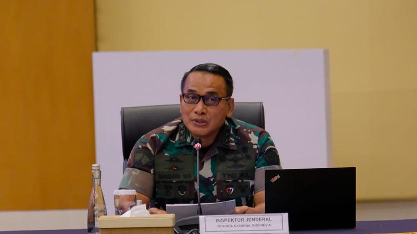 Inspektur Jenderal TNI Bambang Suswantono hadir mewakili Panglima TNI Andika Perkasa. Dia mengatakan pajak turut berperan dalam keberhasilan TNI menjaga keamanan Negara. Dia mengajak wajib pajak untuk melaporkan SPT Tahunan tepat waktu. Menurutnya, dengan pajak kuat, Indonesia Maju. (Foto: DJP)