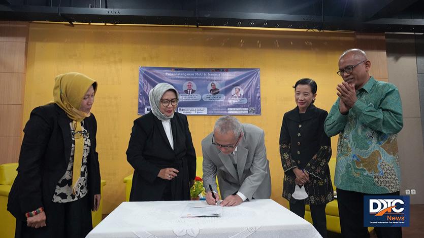 Managing Partner DDTC Darussalam menandatangani memorandum of agreement (MoA) antara DDTC dan FEB Unpad serta memorandum of understanding (MoU) antara DDTC dan Unpad pada Rabu (26/10/2022). Unpad menambah deretan 32 kampus yang telah terlebih dahulu menjalin kerja sama pendidikan dengan DDTC.