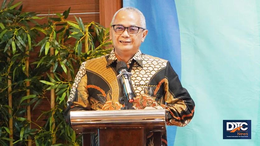 Ketua Umum Perkumpulan Tax Center dan Akademisi Pajak Seluruh Indonesia (PERTAPSI) Darussalam menyampaikan sambutan dalam penandatanganan MoU dengan 6 asosiasi profesi di Menara DDTC Senin (31/7/2023). 