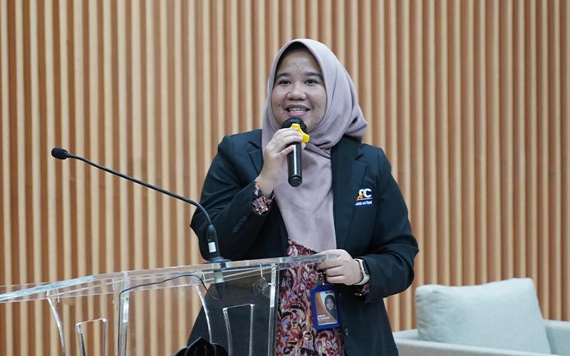 Human Capital Lead DDTC Adinda Nur Larasati saat mengisi sesi seminar Future Career in Tax: Nourish or Perish? di Auditorium FEB UI, Rabu (6/3/2024).