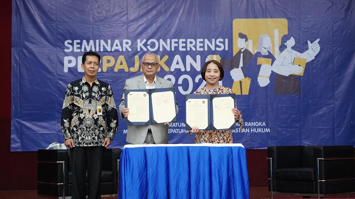  Founder DDTC Darussalam dan Direktur PKN STAN Evy Mulyani menyepakati nota kesepahaman (MoU) tentang kerja sama pendidikan. Ruang lingkup nota kesepahaman antara DDTC dan PKN STAN, antara lain mencakup pendidikan, penelitian, pengabdian kepada masyarakat, dan peningkatan kualitas sumber daya manusia (SDM). MoU berlaku selama 5 tahun terhitung sejak hari ini dan dapat diperpanjang sesuai dengan kesepakatan kedua pihak. 