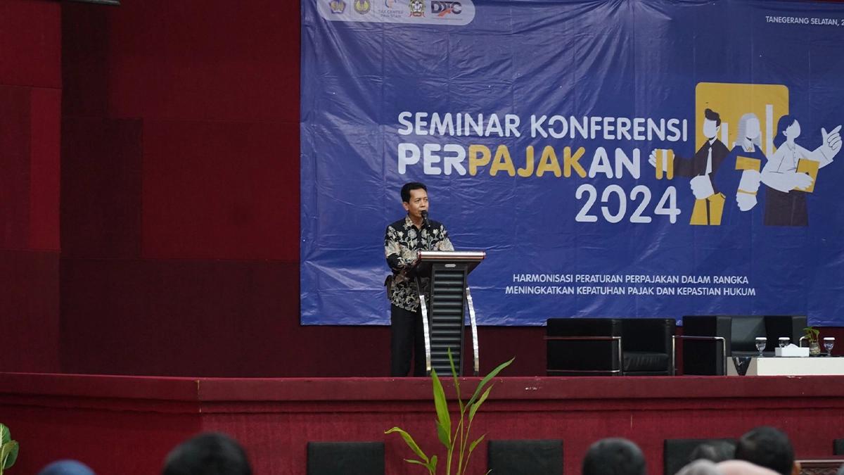 Sekretaris Pengadilan Pajak Budi Setyawan Muhammad Nur Yuniarto memberikan keynote speech dalam acara seminar nasional perpajakan bertajuk Harmonisasi Peraturan Perpajakan dalam Rangka Meningkatkan Kepatuhan Pajak dan Kepastian Hukum di Gedung G PKN STAN, Selasa (26/11/2024). 