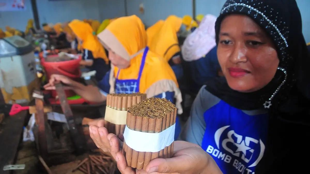 HJE Rokok Naik, DJBC Siapkan 17 Juta Pita Cukai Desain 2025